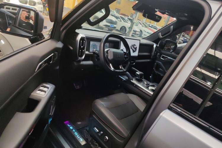 Used Jetour Traveler 2023 2.0T All-Wheel Drive CrossPRO+
