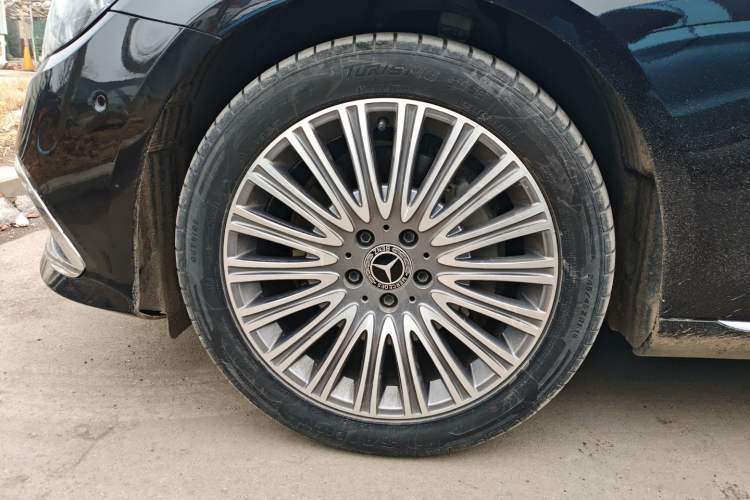 Used Mercedes-Benz E-Class 2018 Facelift E 300 L Luxury Edition