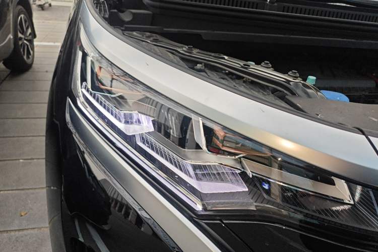 Used Denza D9 2022 DM-i 1040 Prestige Model