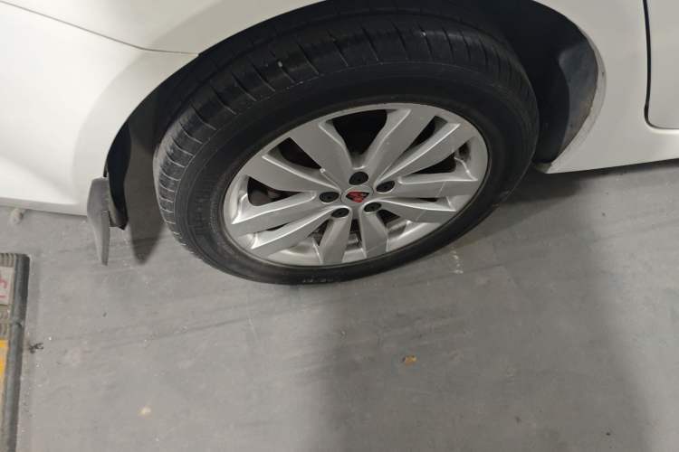 Used Roewe 350 2015 1.5L Automatic Luxury Sunroof Edition
