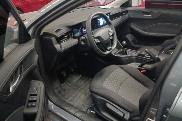 Used Roewe i5 2023 1.5L Manual Comfort Edition
