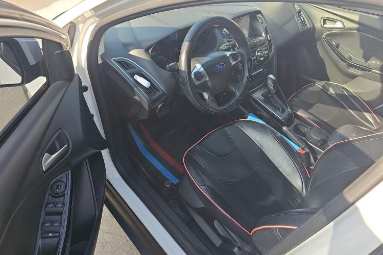 Used Ford Focus 2012 Sedan 1.6L Automatic Fashion Edition