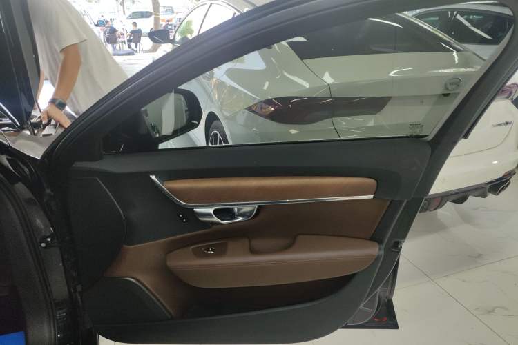 Used Volvo S90 2022 B5 Zhiyi Luxury Edition
