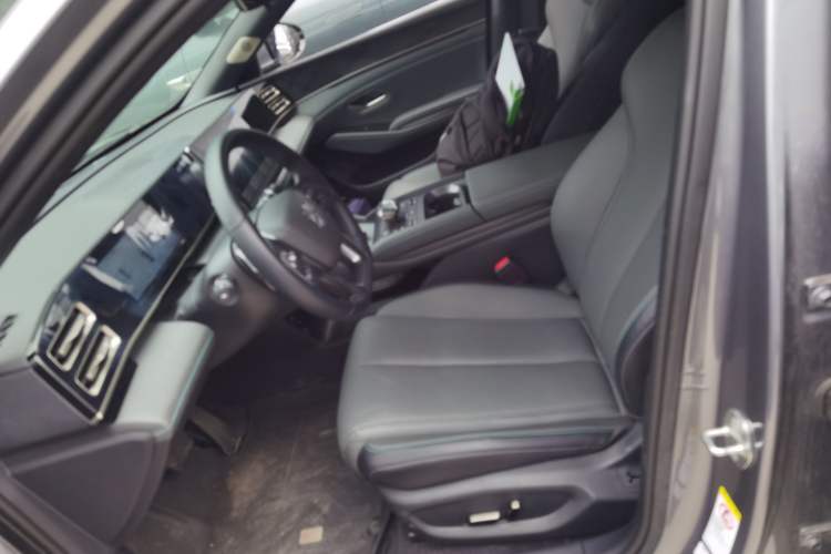 Used BYD Qin L 2025 DM-i Smart Drive 120KM Superior Model
