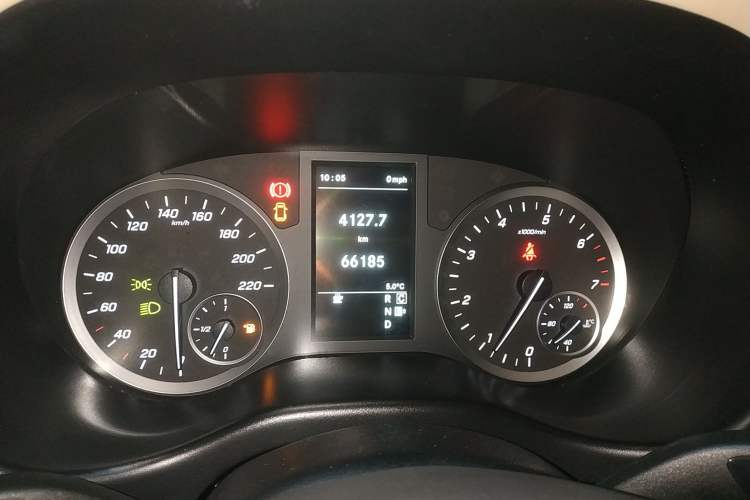 Used Mercedes-Benz Vito 2018 2.0T Business Version China VI Emission Standard
