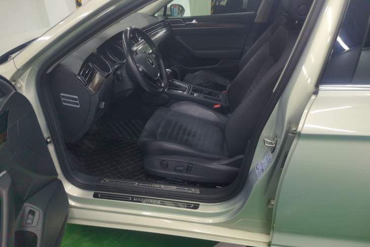 Used Volkswagen Magotan 2017 330TSI DSG Luxury Model
