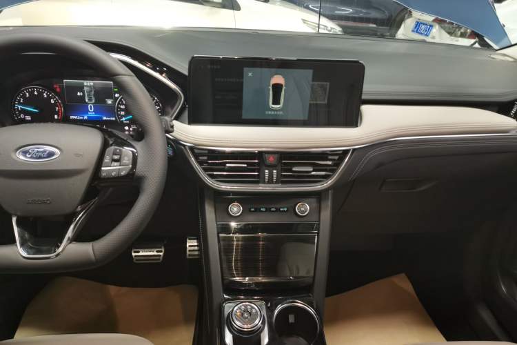 Used Ford Escape 2024 EcoBoost 245 Two-Wheel-Drive Titanium Edition