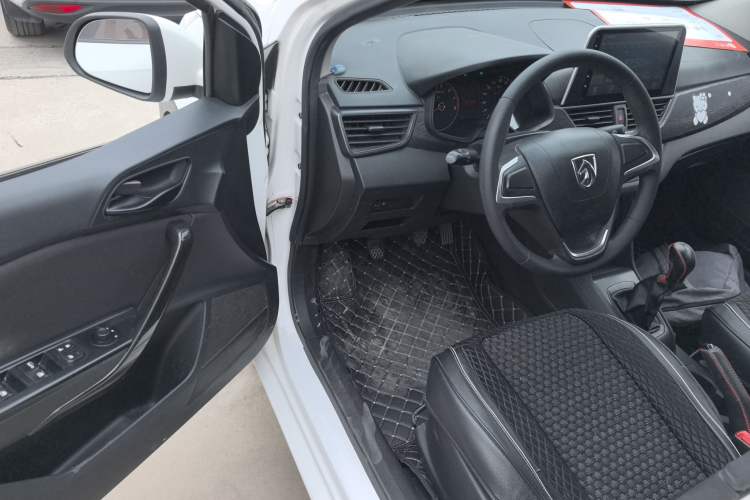 Used Baojun 310 2016 1.2L manual Comfort trim level
