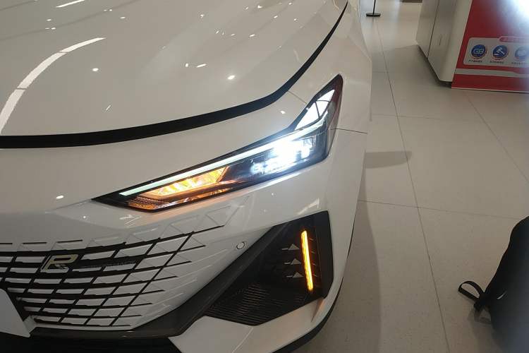 Used Changan UNI-V 2022 1.5T Prestige Version
