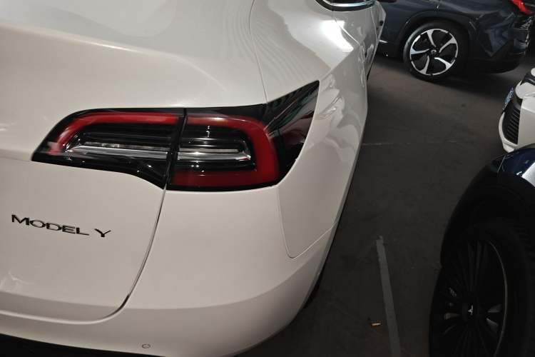 Used Tesla Model Y 2022 Long-Range All-Wheel-Drive Version
