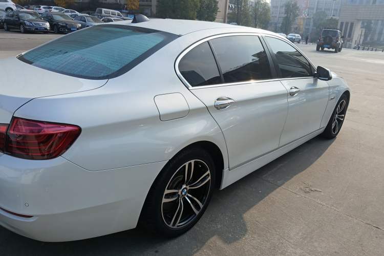 Used BMW 5 Series 2014 525Li Leading Model
