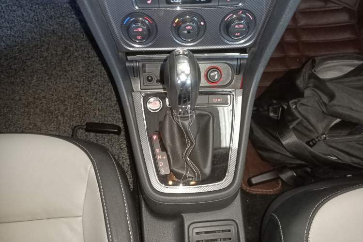 Used Volkswagen Cross Lavida 2014 1.4TSI DSG
