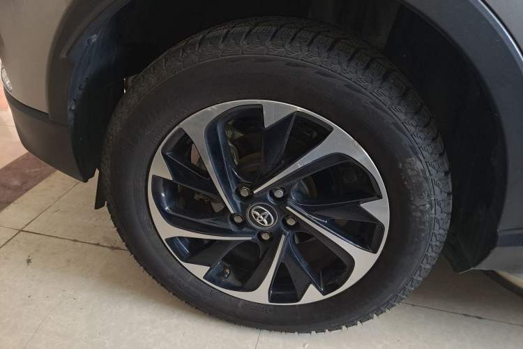 Used Toyota IZOA 2018 2.0L Yichi Version China VI Standard
