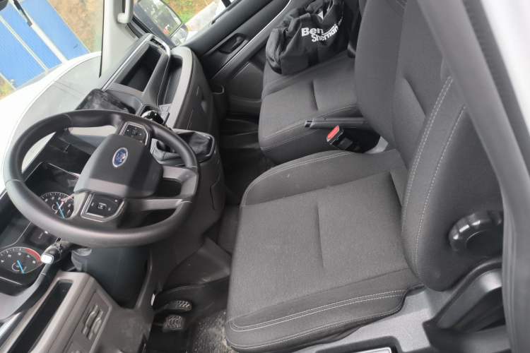 Used Ford Transit 2023 2.0T Gasoline Manual Multifunction Commercial Vehicle Short Wheelbase Low Roof 5/6 Seats