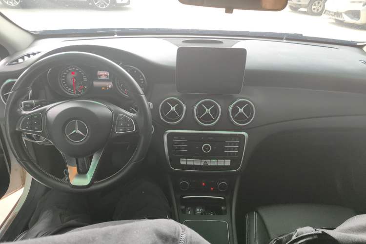 Used Mercedes-Benz GLA 2017 GLA 200 Fashion Model