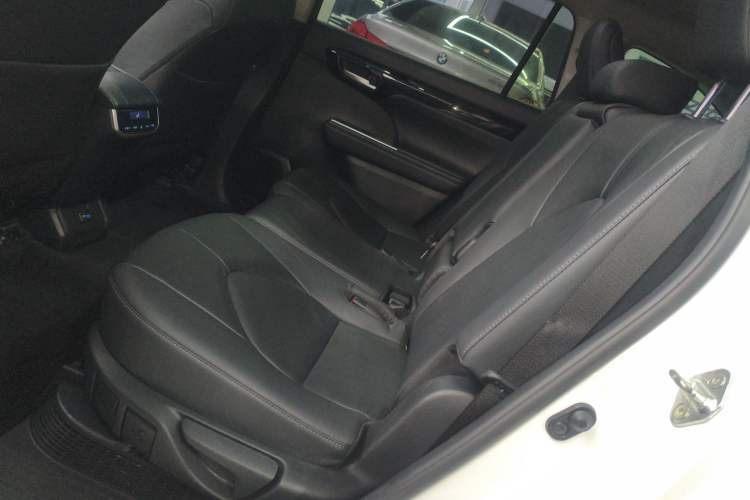 Used Toyota Highlander 2022 Dual-Engine 2.5L Four-Wheel Drive Prestige Version 7 Seats