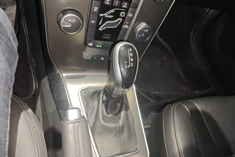 Used Volvo V40 2014 2.0T Zhiya Edition