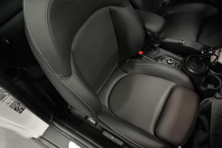 Used  MINI 2023 Updated 1.5T COOPER Artist
