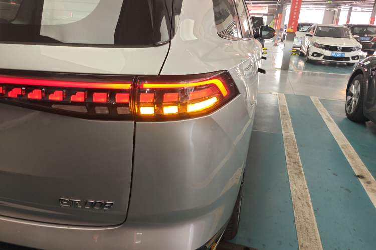 Used  eπ008 2024 210Max Range-Extended Version 6 Seats
