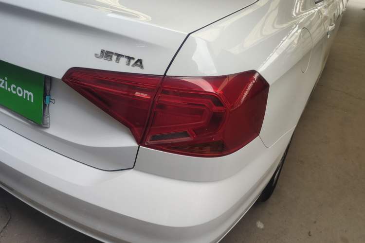 Used Volkswagen Jetta 2017 1.4L Manual Fashion Edition