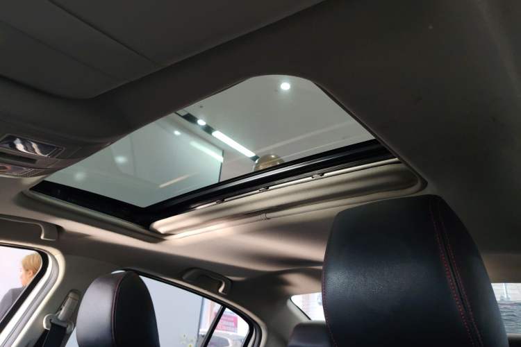 Used Mazda Mazda 3 Axela 2014 Sedan 1.5L Automatic Luxury Model
