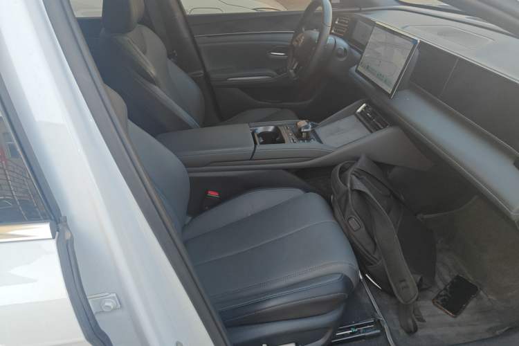 Used BYD Qin L 2025 DM-i Smart Drive 120KM Superior Model
