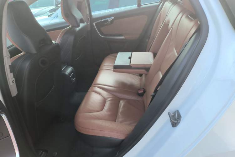 Used Volvo V60 2014 Restyled T5 Zhiya Edition