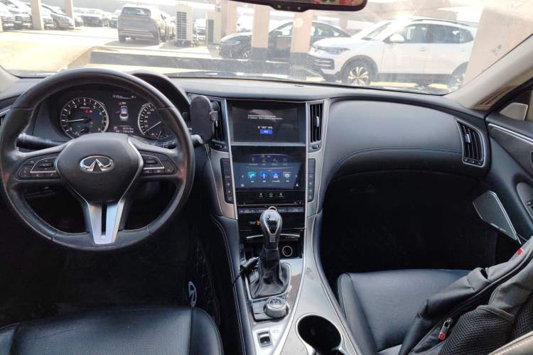 Used Infiniti Q50L 2018 2.0T Enjoyment Version China VI Standard