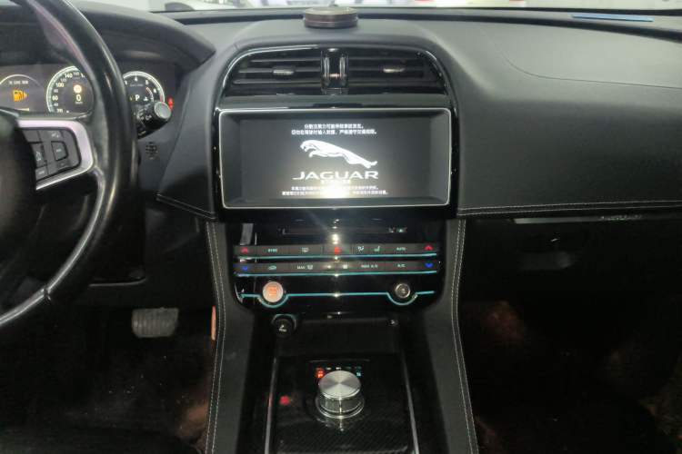 Used Jaguar F-PACE 2016 2.0T Two-Wheel-Drive R-Sport Sport Edition