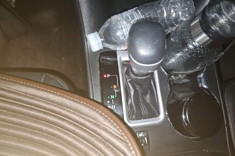 Used Toyota Highlander 2018 2.0T Four-Wheel Drive Luxury Edition 7 Seats China V Emission Standard
