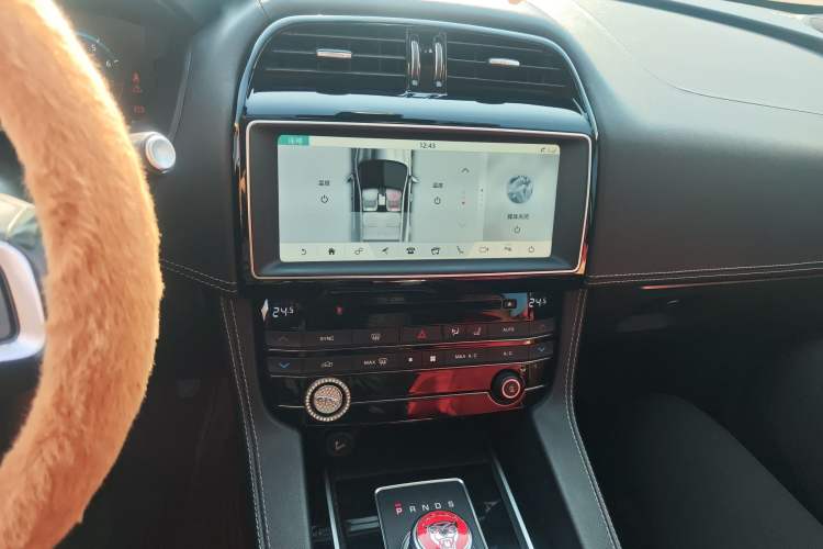 Used Jaguar F-PACE 2016 2.0T Two-Wheel-Drive R-Sport Sport Edition