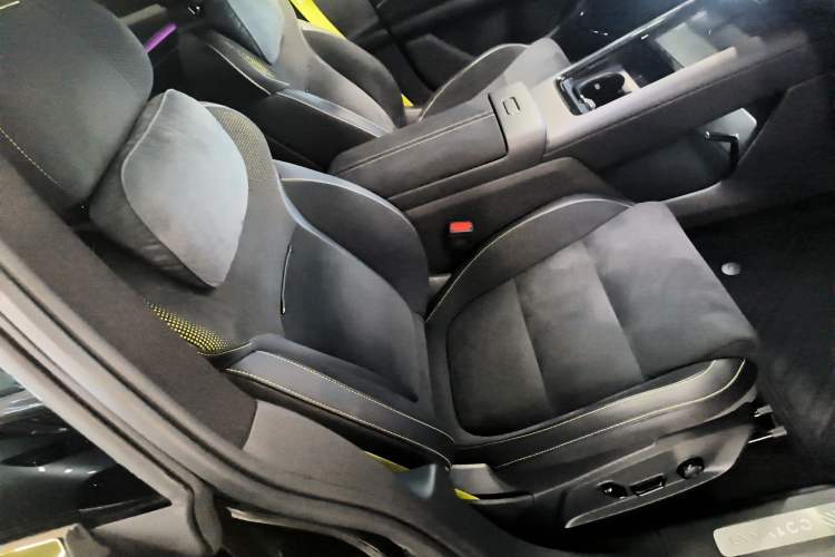 Used Lynk & Co Lynk & Co 10 EM-P 
