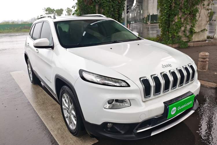 Used  Cherokee 2017 2.0L Superior Edition