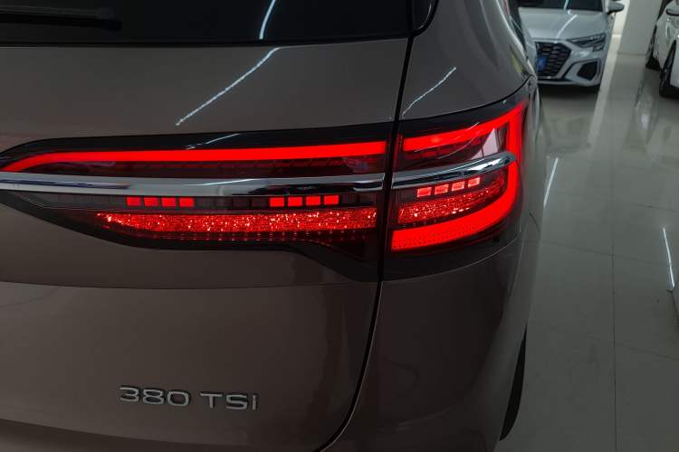 Used Volkswagen Viloran 2020 380TSI Prestige Edition
