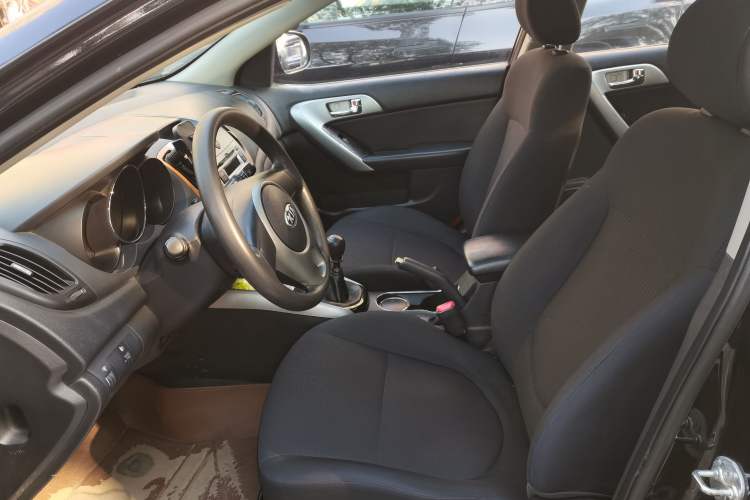 Used Kia Forte 2014 1.6L MT GLS
