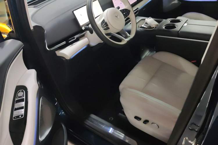 Used VOYAH Dream 2025 PHEV Four-Wheel-Drive Flagship Kunpeng Edition
