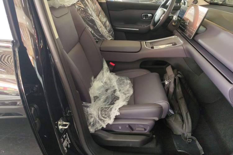 Used Leapmotor C16 2026 Extended-Range 280 LiDAR Zhizun Edition 6 Seats
