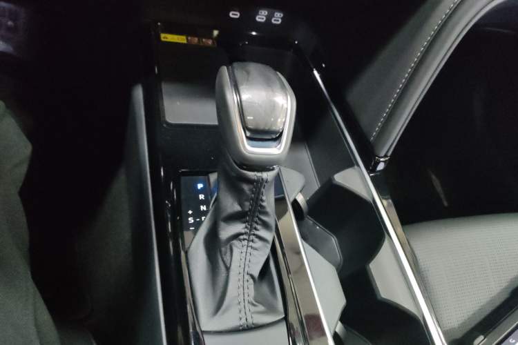 Used Toyota Camry 2024 Dual-Engine 2.5HG Prestige Edition
