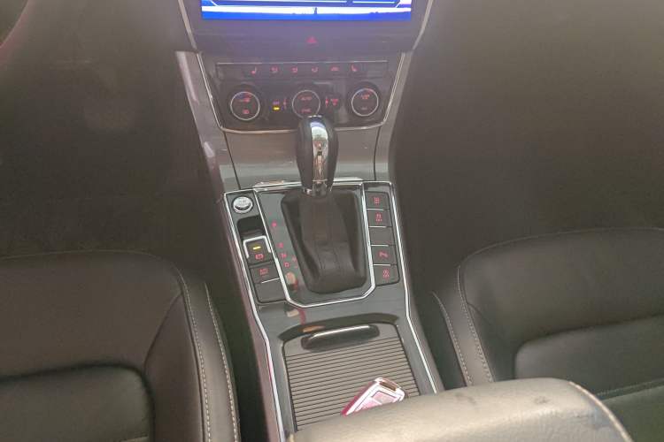 Used Volkswagen Passat 2017 330TSI DSG Luxury Edition
