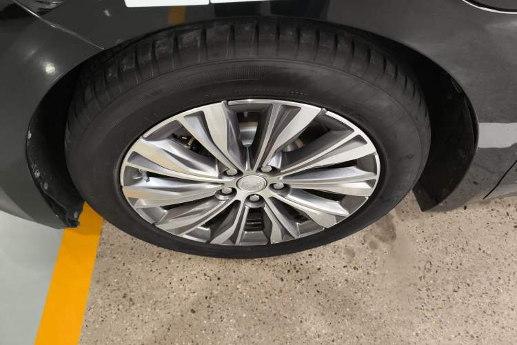 Used Hongqi E-QM5 2023 560km PLUS
