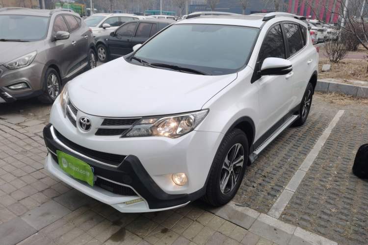 Used Toyota RAV4 2015 2.0L CVT Two-Wheel Drive Fashion Edition