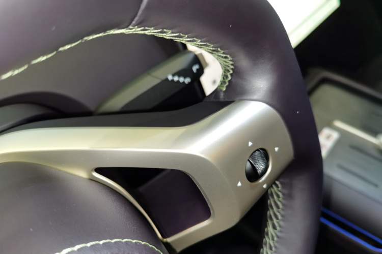 Used  07 2024 Ultra Range-Extended Four-Wheel Drive
