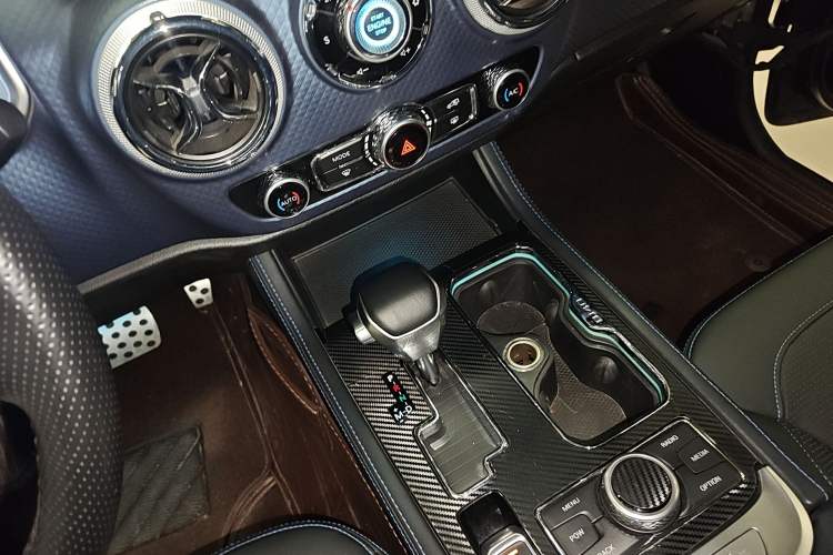 Used Beijing Auto BJ40 2019 PLUS 2.3T Automatic Four-Wheel Drive Premium Edition China VI
