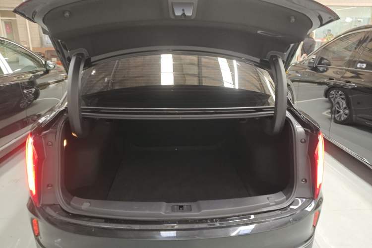 Used Hongqi E-QM5 2022 431 km Charge & Enjoy Edition
