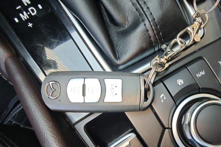 Used Mazda Atenza 2018 2.0L Blue Sky Luxury Edition China VI Standard
