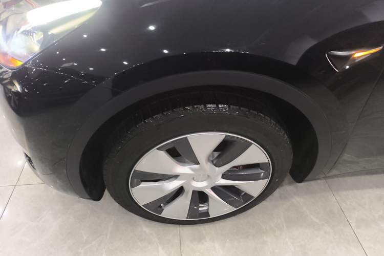 Used Tesla Model Y 2023 Long-Range All-Wheel-Drive Version
