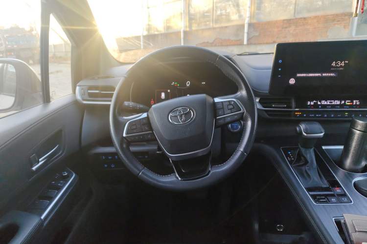 Used Toyota Sienna 2021 2.5L Hybrid Ultimate Edition