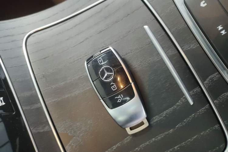 Used Mercedes-Benz E-Class 2022 Second Facelift E 300 L Luxury Edition
