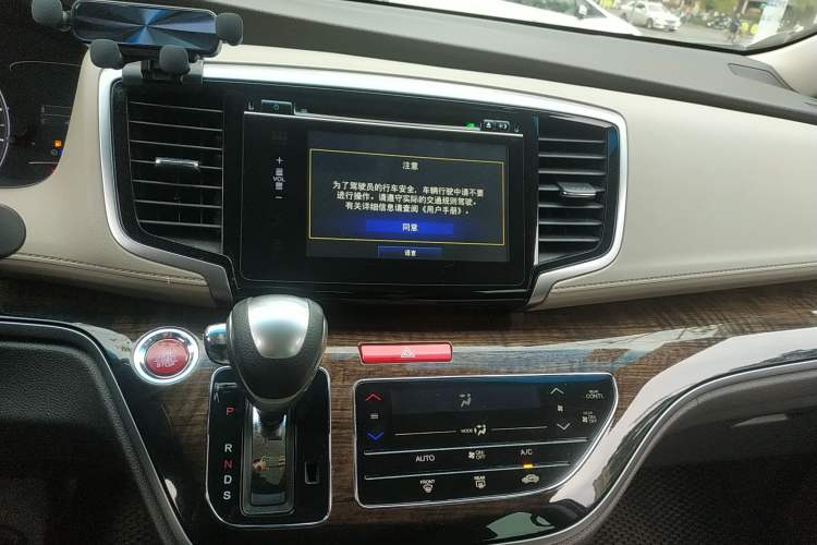 Used Honda Odyssey 2015 Revised 2.4L Luxury Edition
