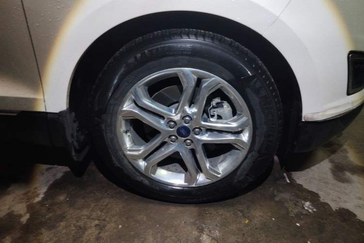 Used Ford Edge 2015 2.0T GTDi Two-Wheel-Drive High-Line Version